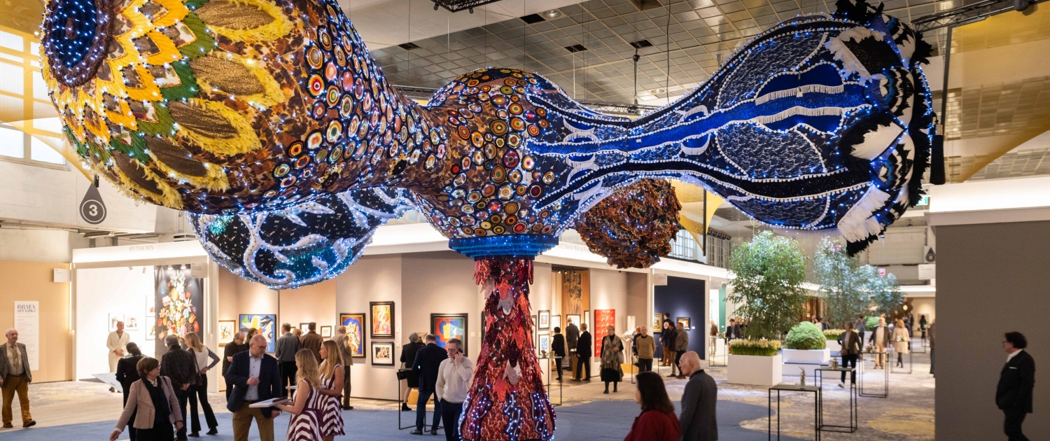 BRAFA 2025 - General view with Valkyrie Leonie by Joana Vasconcelos © Olivier Pirard © Atelier Joana Vasconcelos